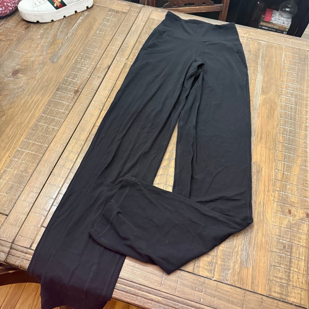 Lululemon black ribbed straight leg align leggings with pockets size 2